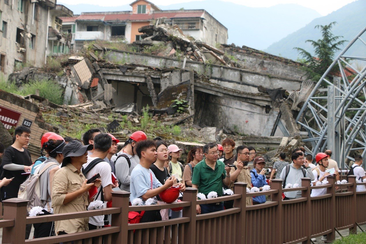 讲解了地震地质灾害成因及震害