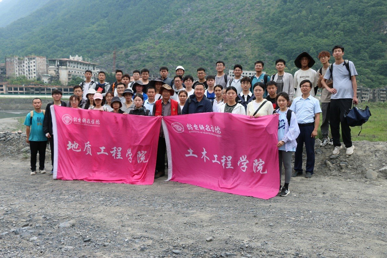 北川永记抗震救灾”为题为研究生们上了